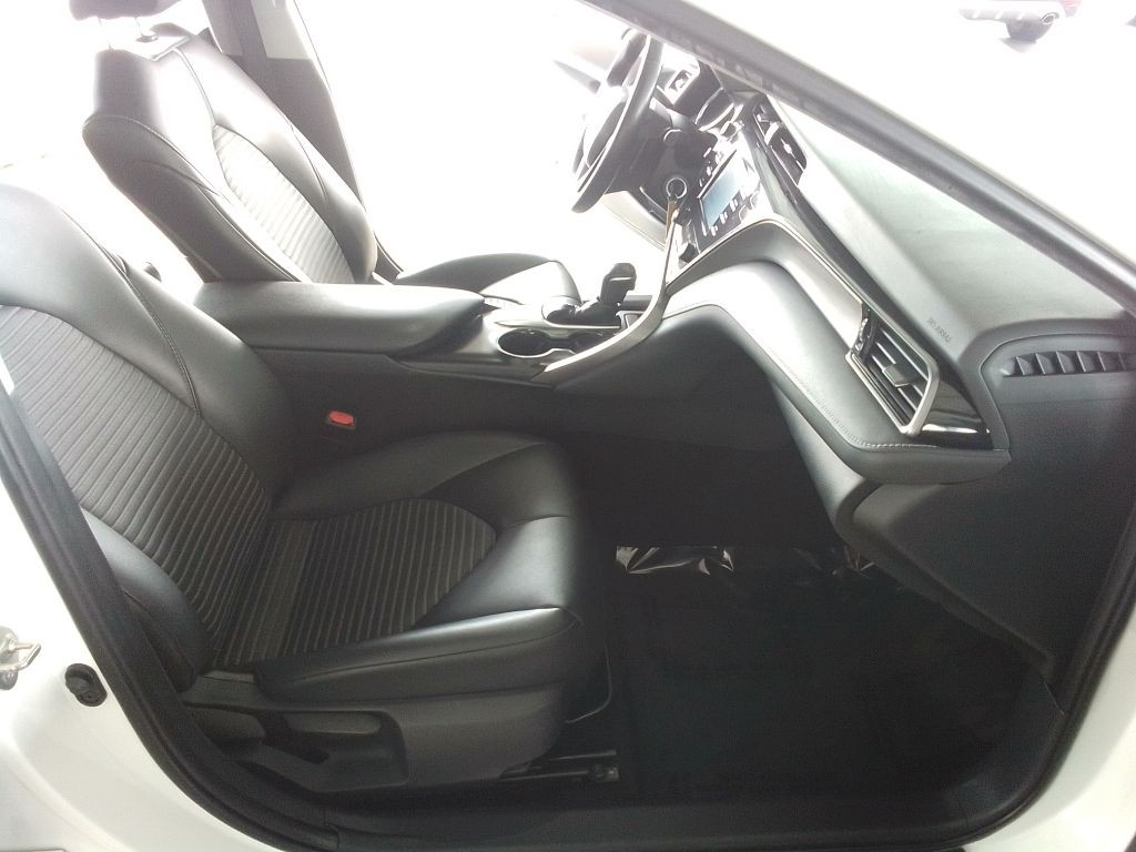 2019 Toyota Camry Image 15