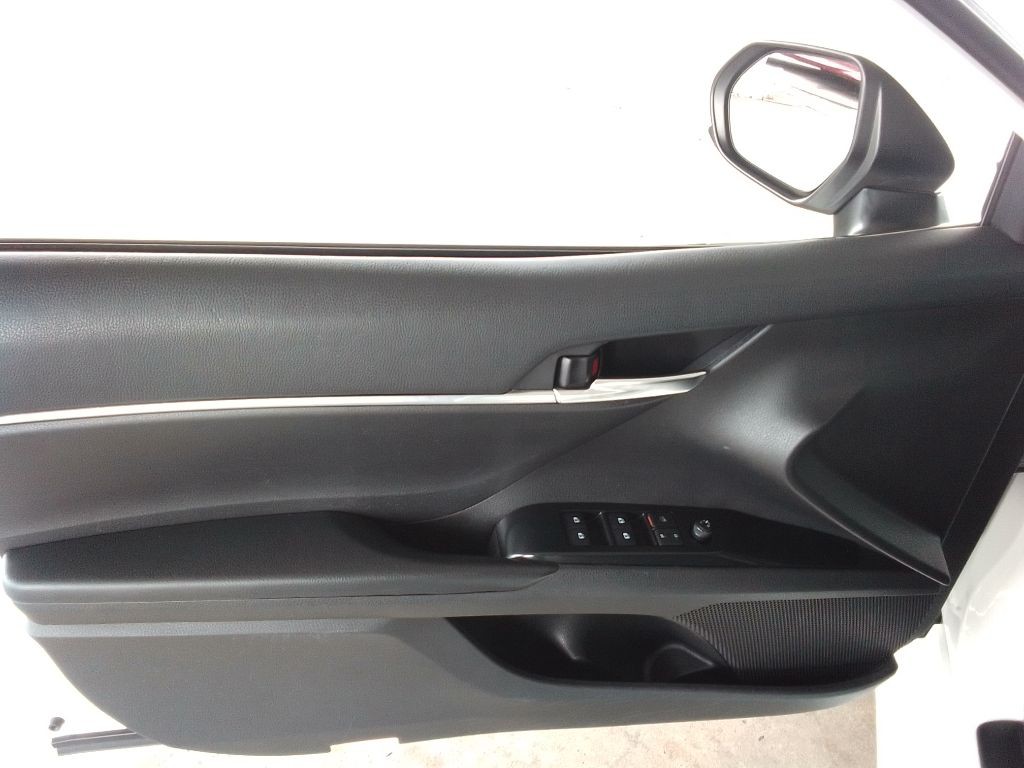 2019 Toyota Camry Image 18