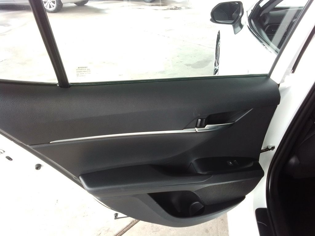 2019 Toyota Camry Image 19