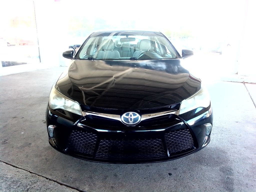 2017 Toyota Camry Image 2