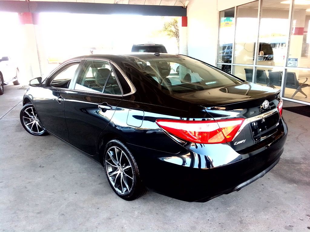 2017 Toyota Camry Image 4