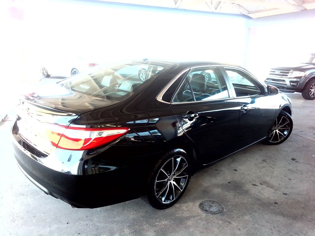 2017 Toyota Camry Image 5