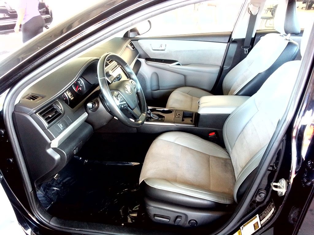 2017 Toyota Camry Image 14