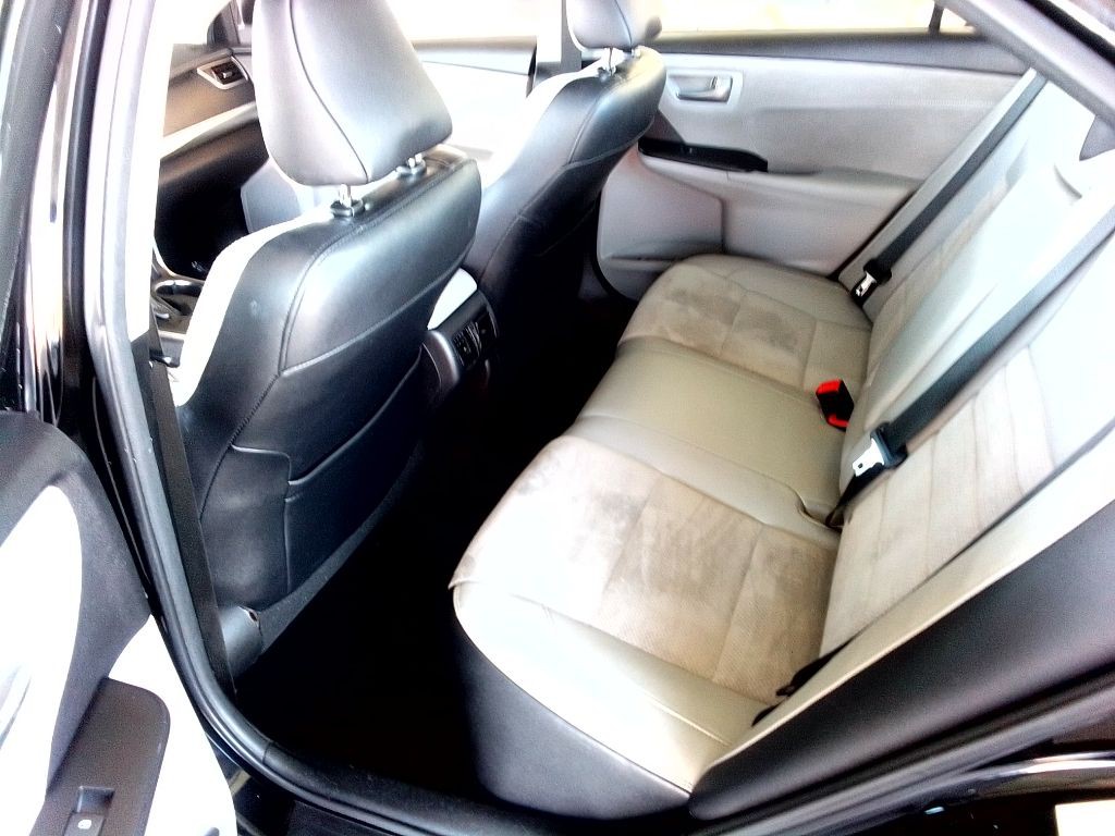 2017 Toyota Camry Image 15