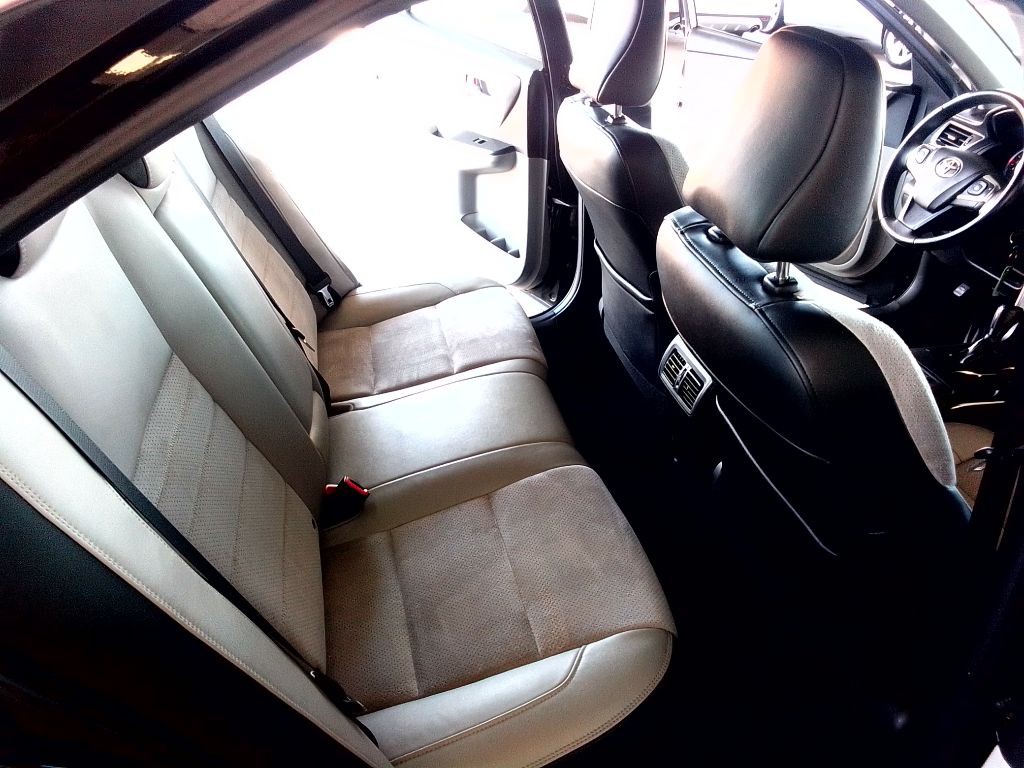 2017 Toyota Camry Image 17