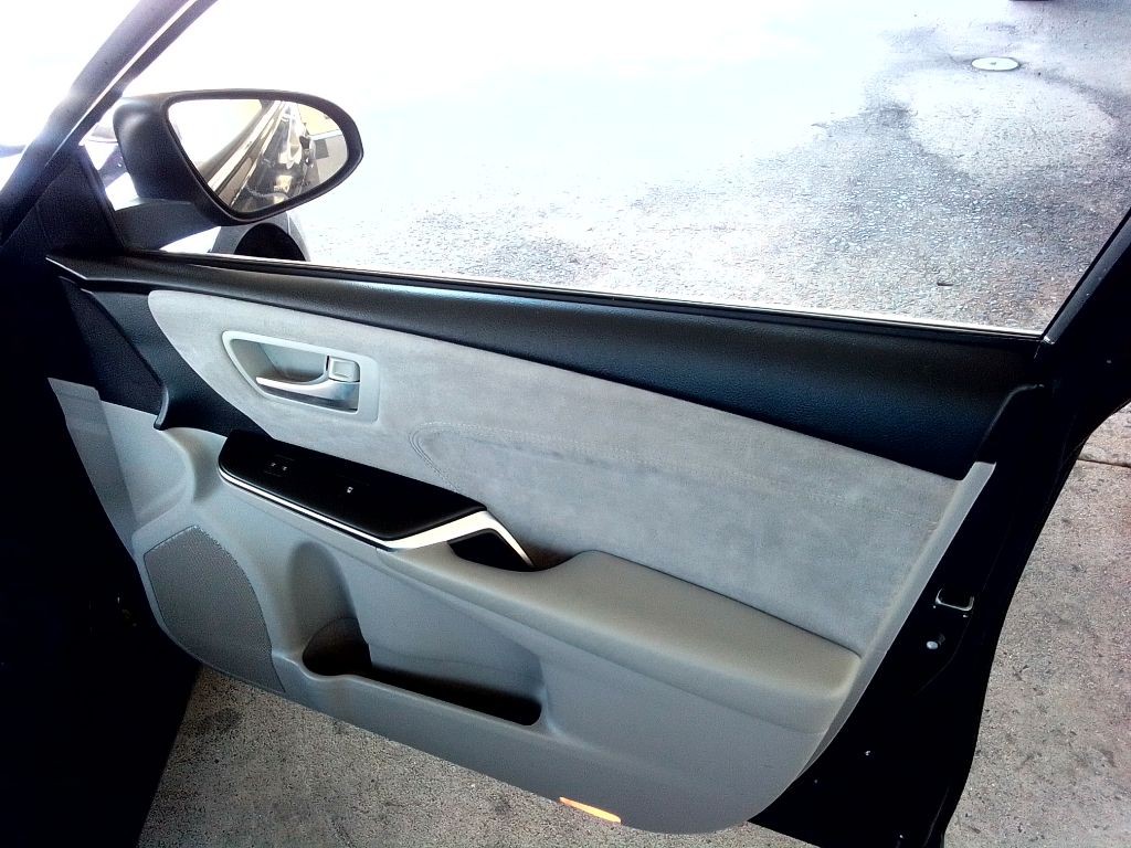 2017 Toyota Camry Image 21