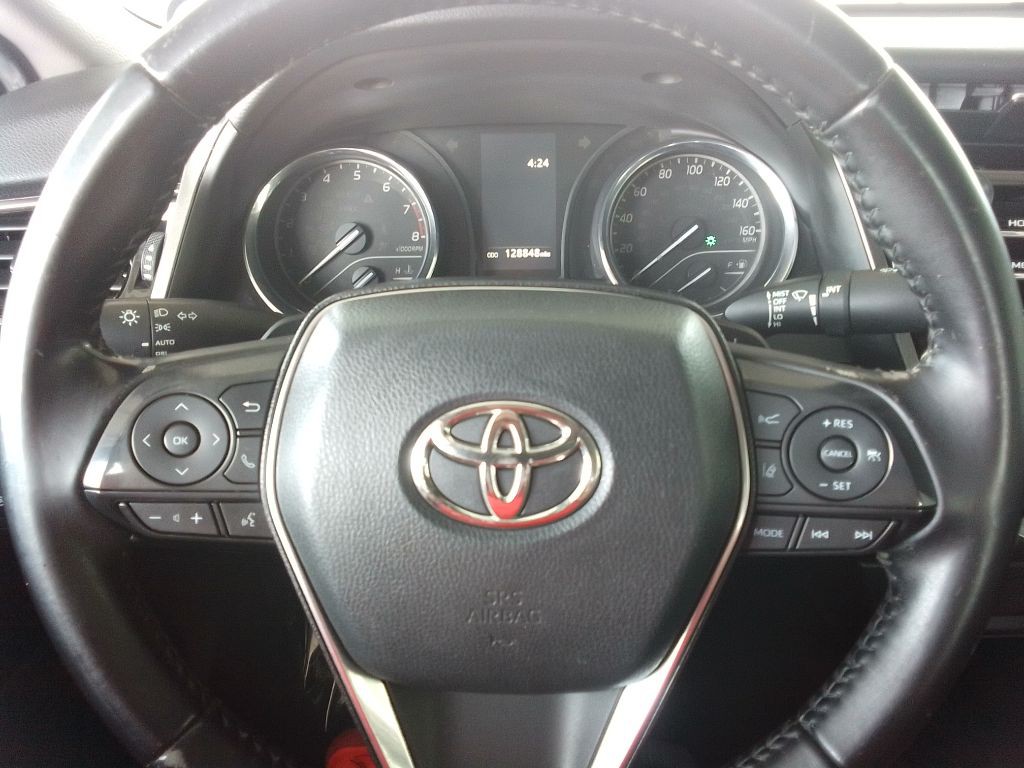 2020 Toyota Camry Image 8