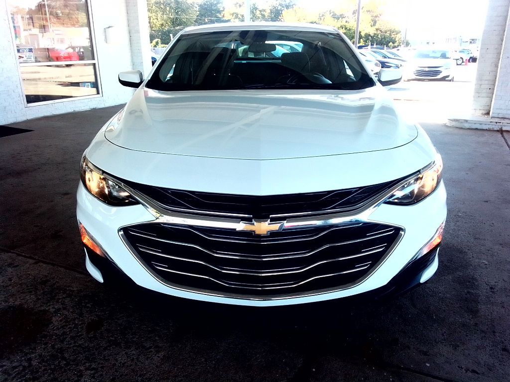 2023 Chevrolet Malibu Image 2