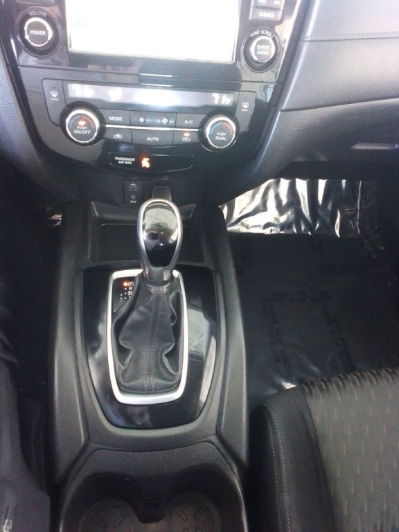2017 Nissan Rogue Image 10