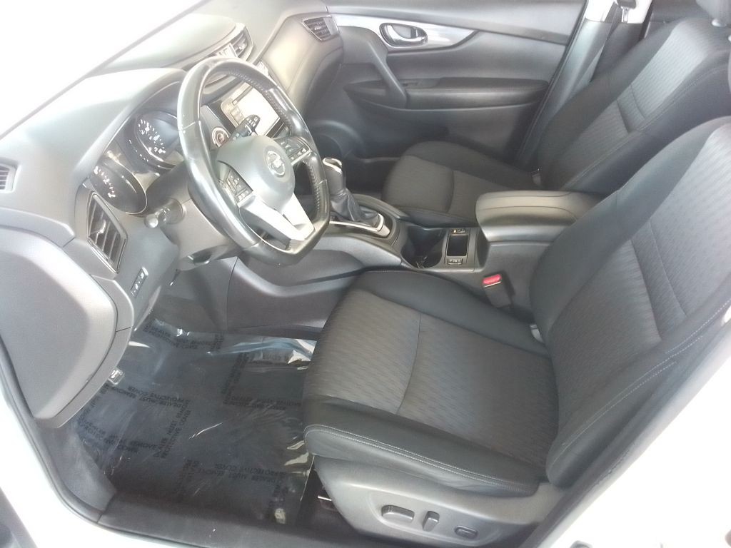 2017 Nissan Rogue Image 15