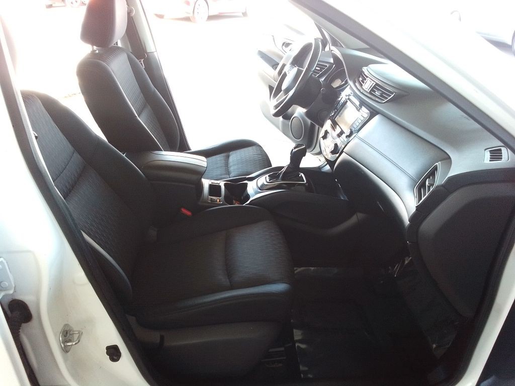 2017 Nissan Rogue Image 17