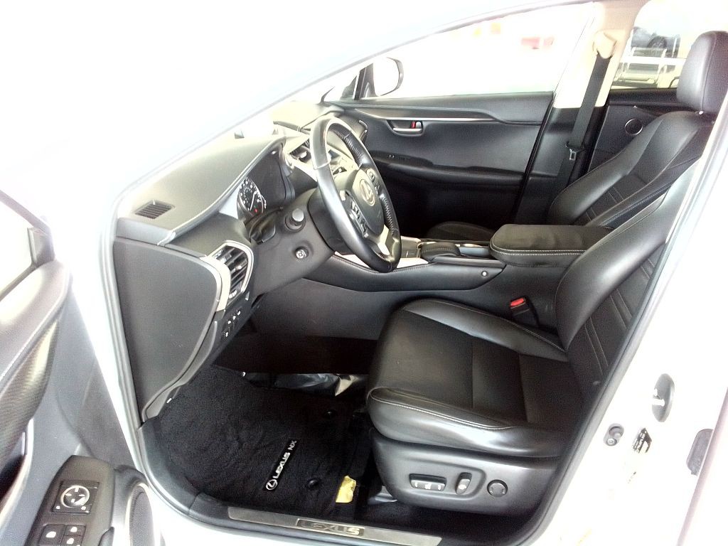 2016 Lexus NX Image 16