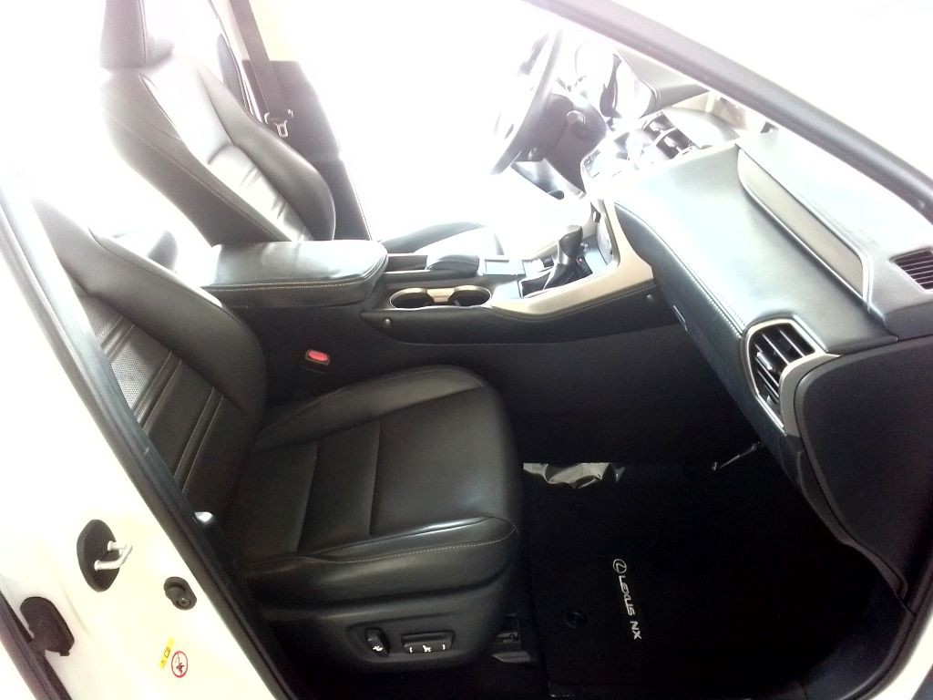 2016 Lexus NX Image 18