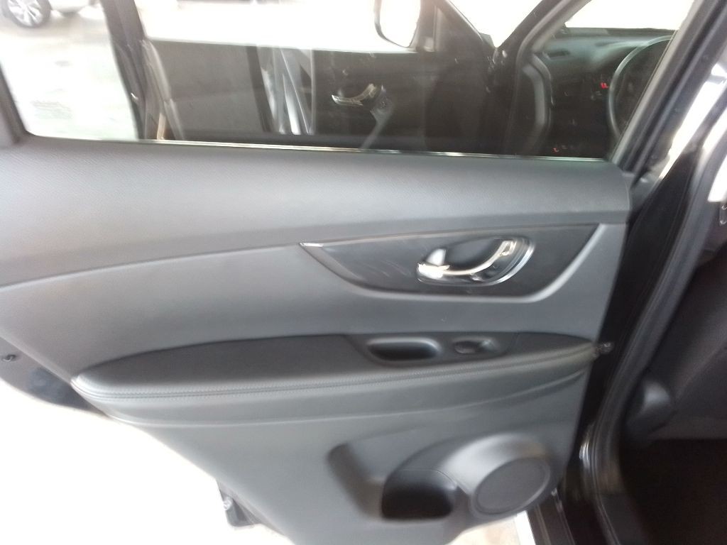 2017 Nissan Rogue Image 19