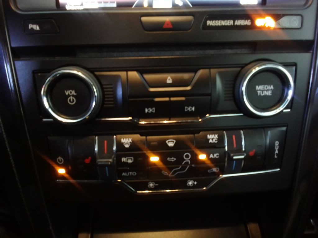 2016 Ford Explorer Image 11