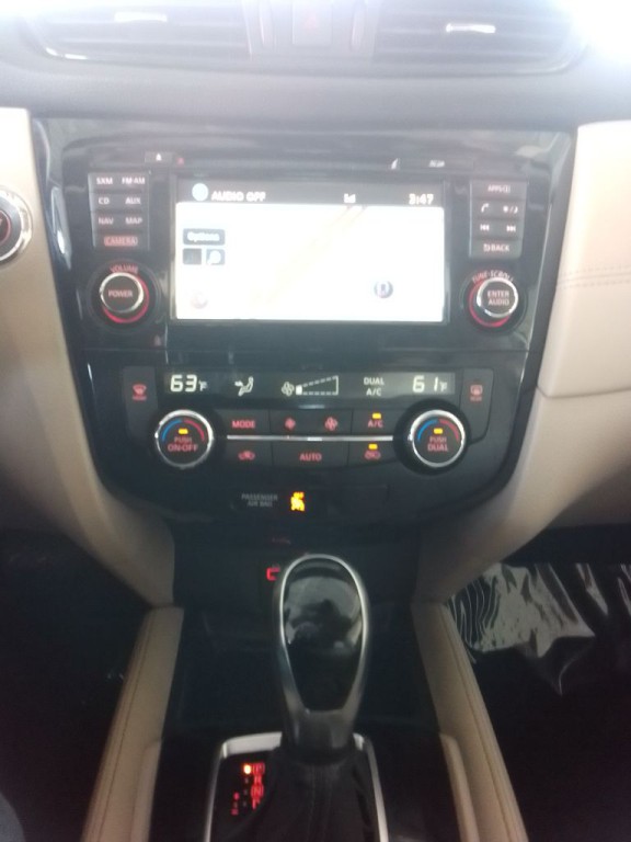 2017 Nissan Rogue Image 9