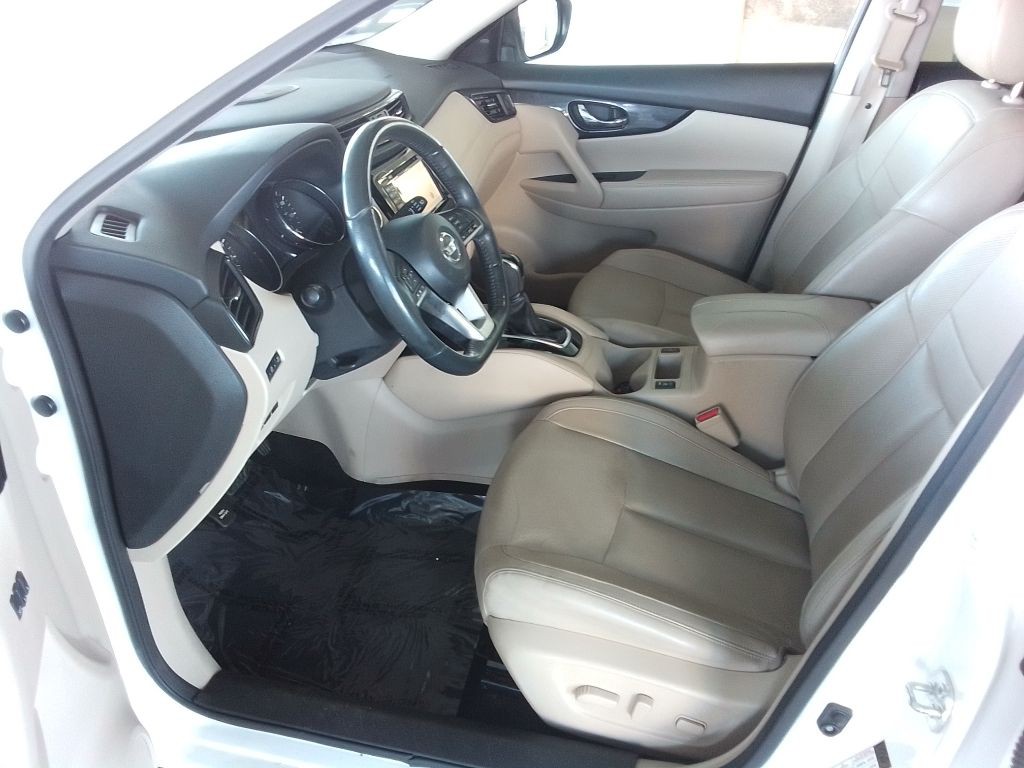 2017 Nissan Rogue Image 18