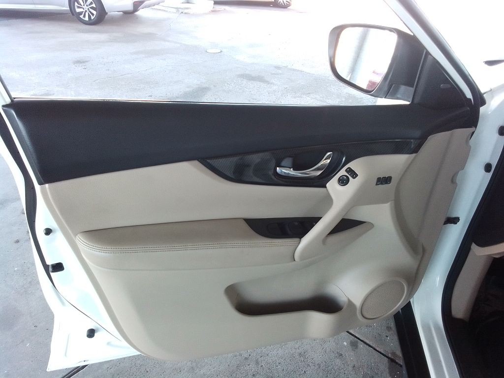 2017 Nissan Rogue Image 23