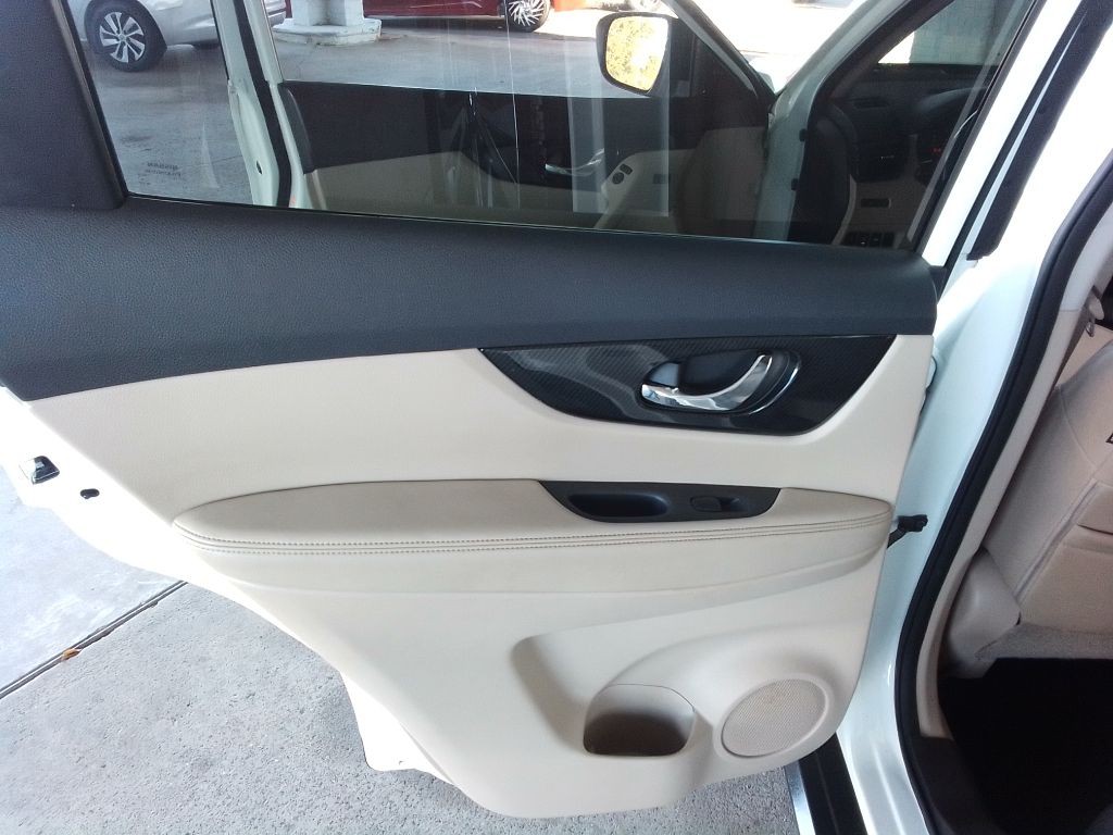 2017 Nissan Rogue Image 24