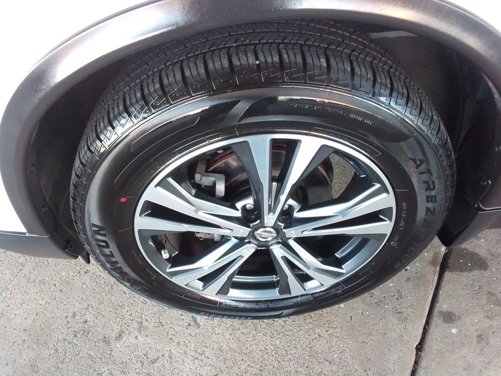 2017 Nissan Rogue Image 28