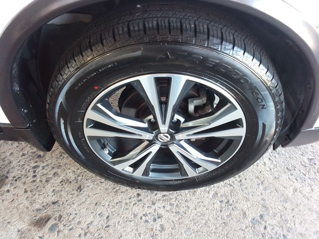 2017 Nissan Rogue Image 30