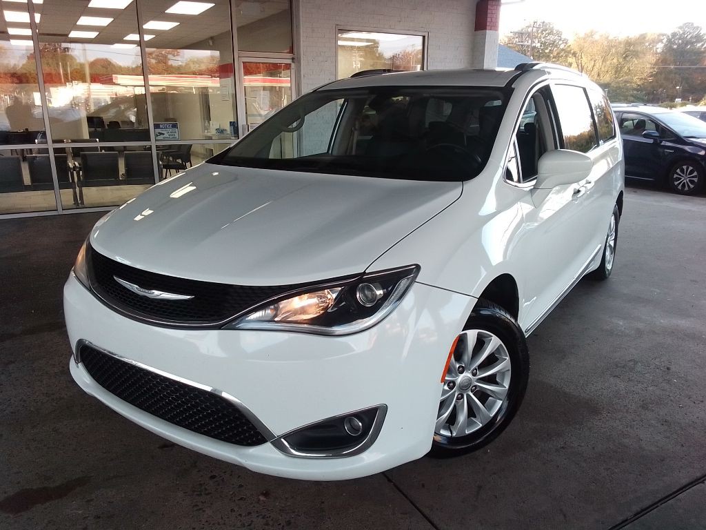 2018 Chrysler Pacifica Image 1