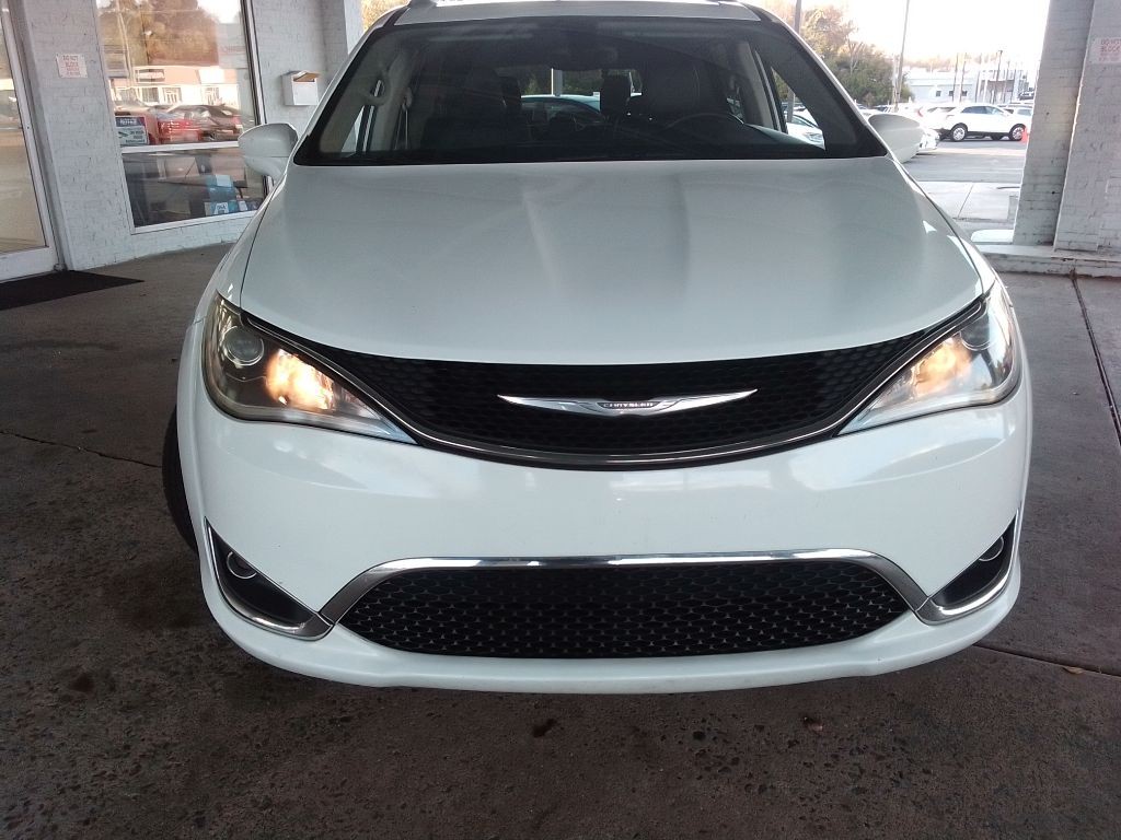 2018 Chrysler Pacifica Image 2