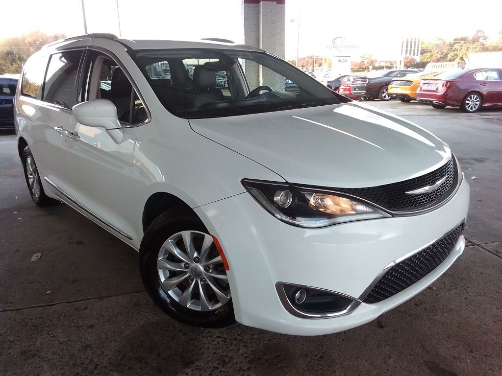 2018 Chrysler Pacifica Image 3