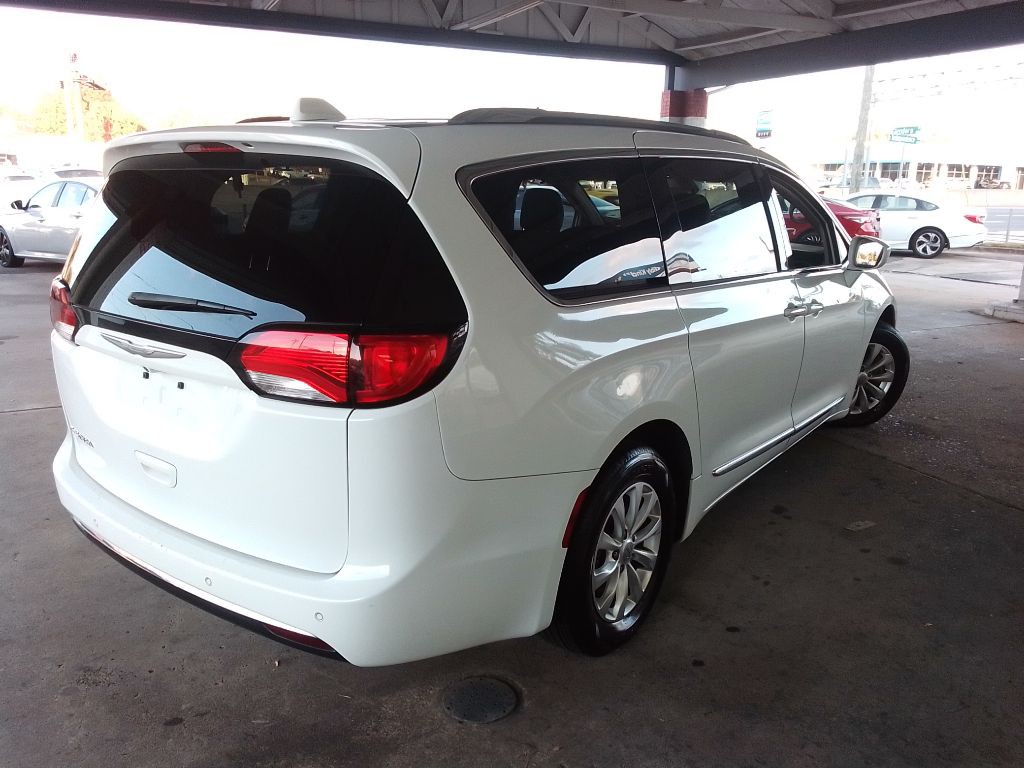 2018 Chrysler Pacifica Image 5