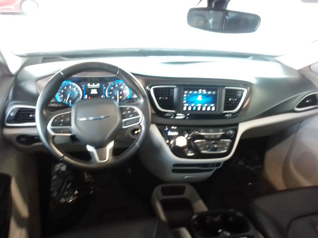 2018 Chrysler Pacifica Image 7