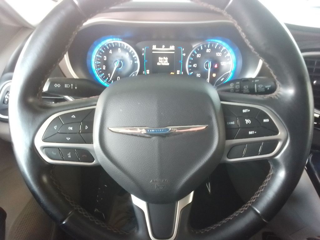 2018 Chrysler Pacifica Image 8