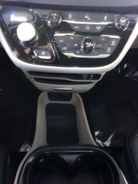 2018 Chrysler Pacifica Image 10