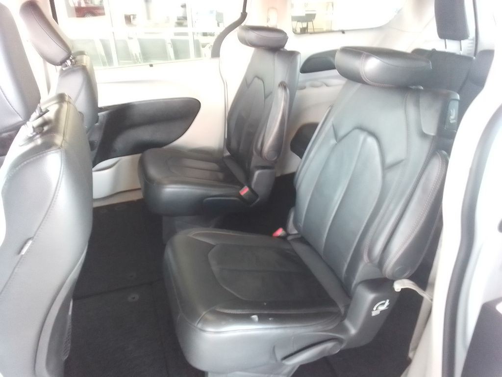 2018 Chrysler Pacifica Image 17
