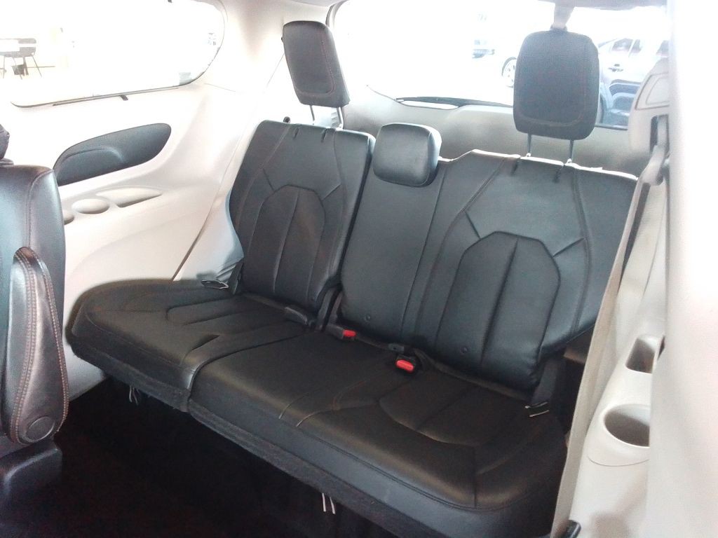 2018 Chrysler Pacifica Image 18