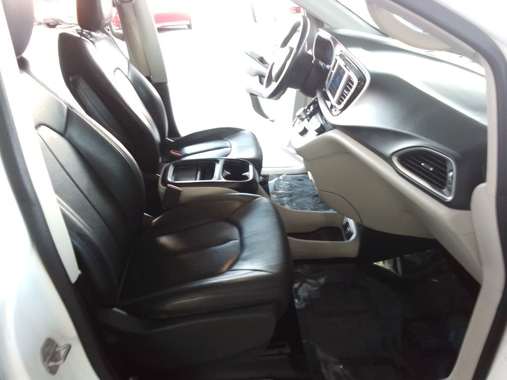 2018 Chrysler Pacifica Image 19