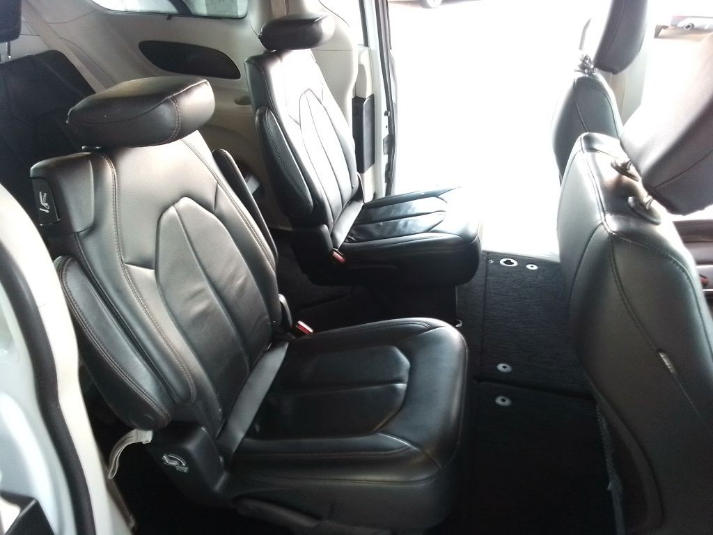 2018 Chrysler Pacifica Image 20