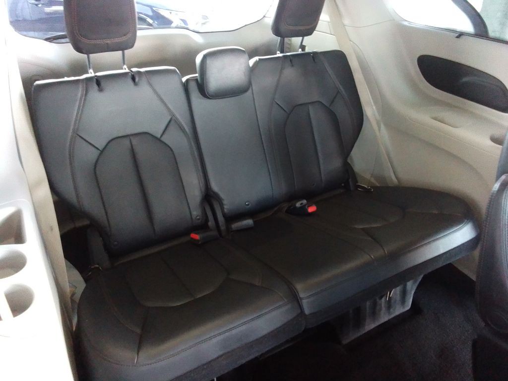 2018 Chrysler Pacifica Image 21