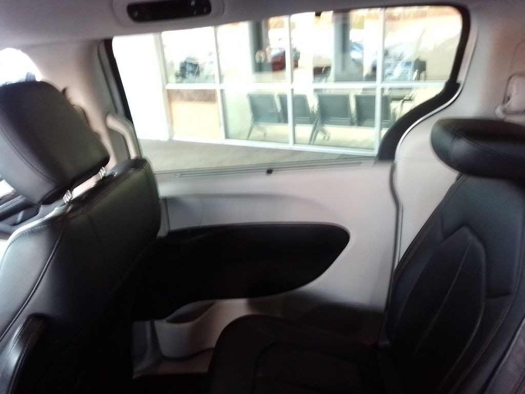 2018 Chrysler Pacifica Image 24