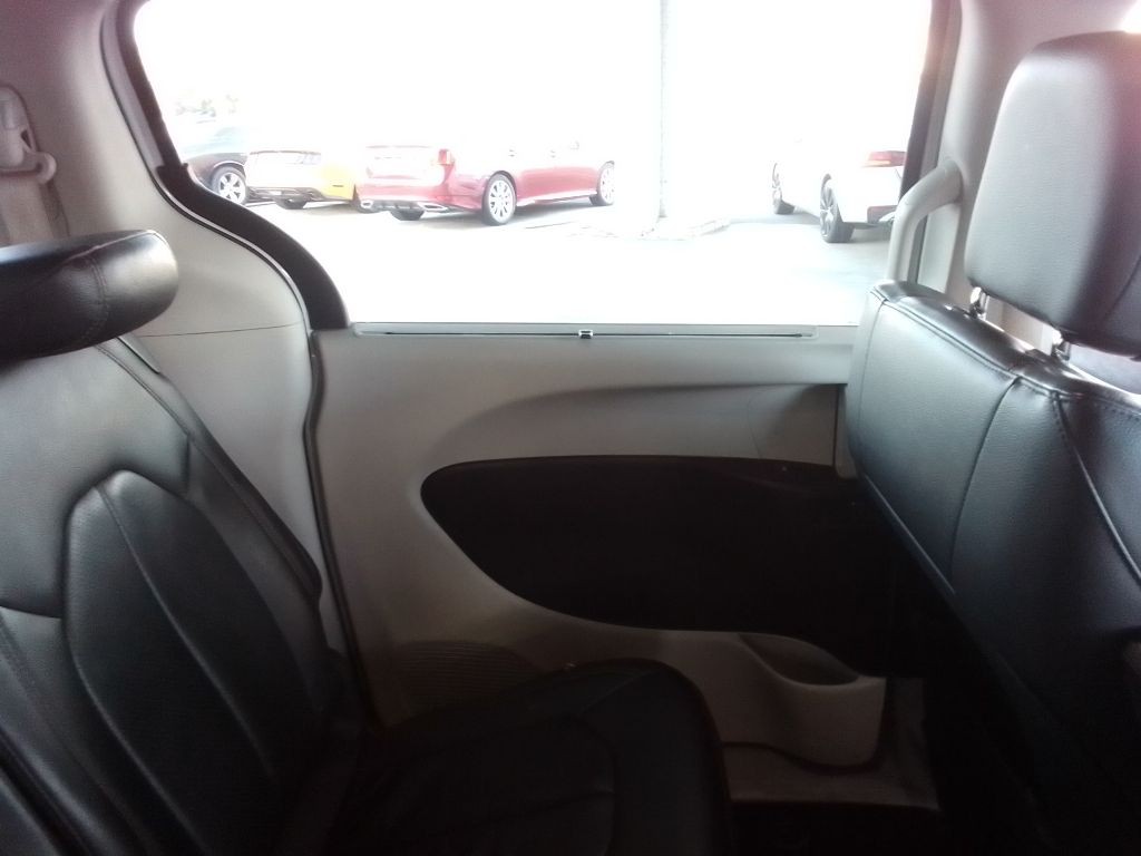 2018 Chrysler Pacifica Image 25