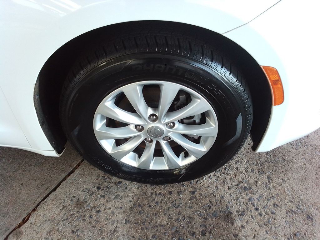 2018 Chrysler Pacifica Image 28