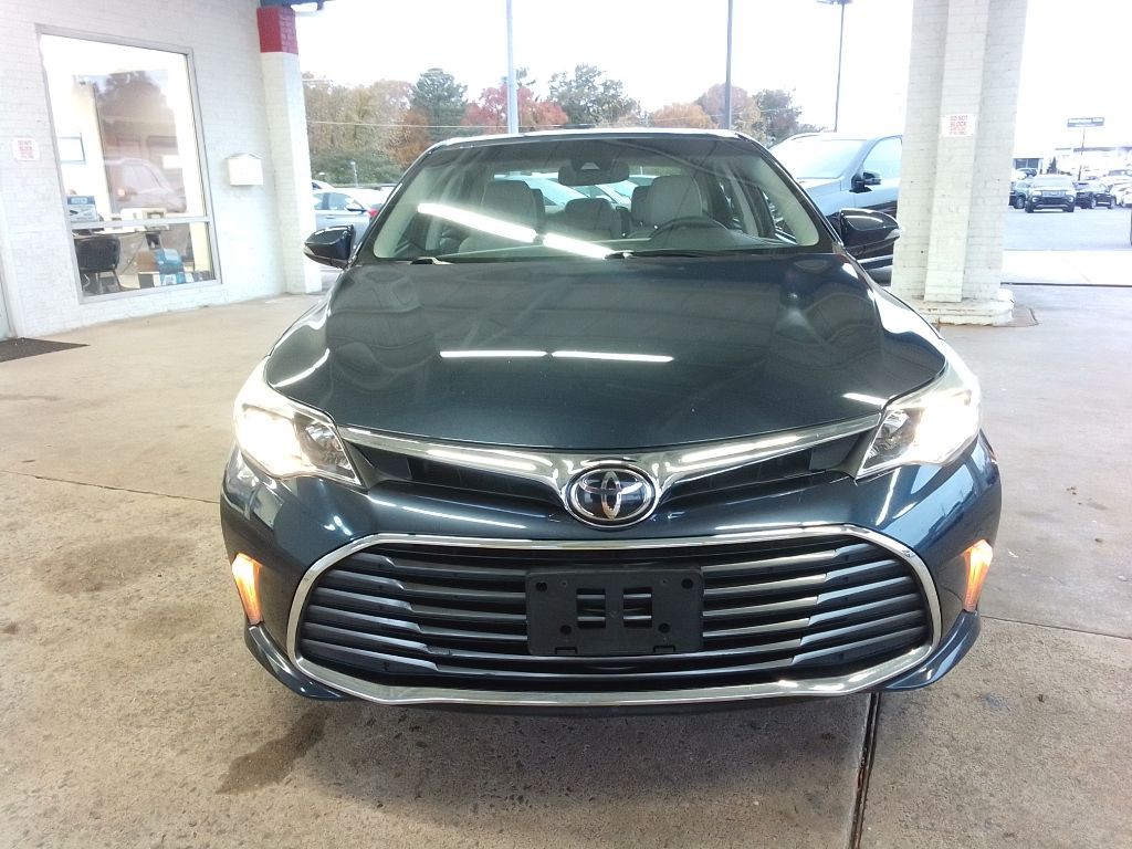 2017 Toyota Avalon Image 2
