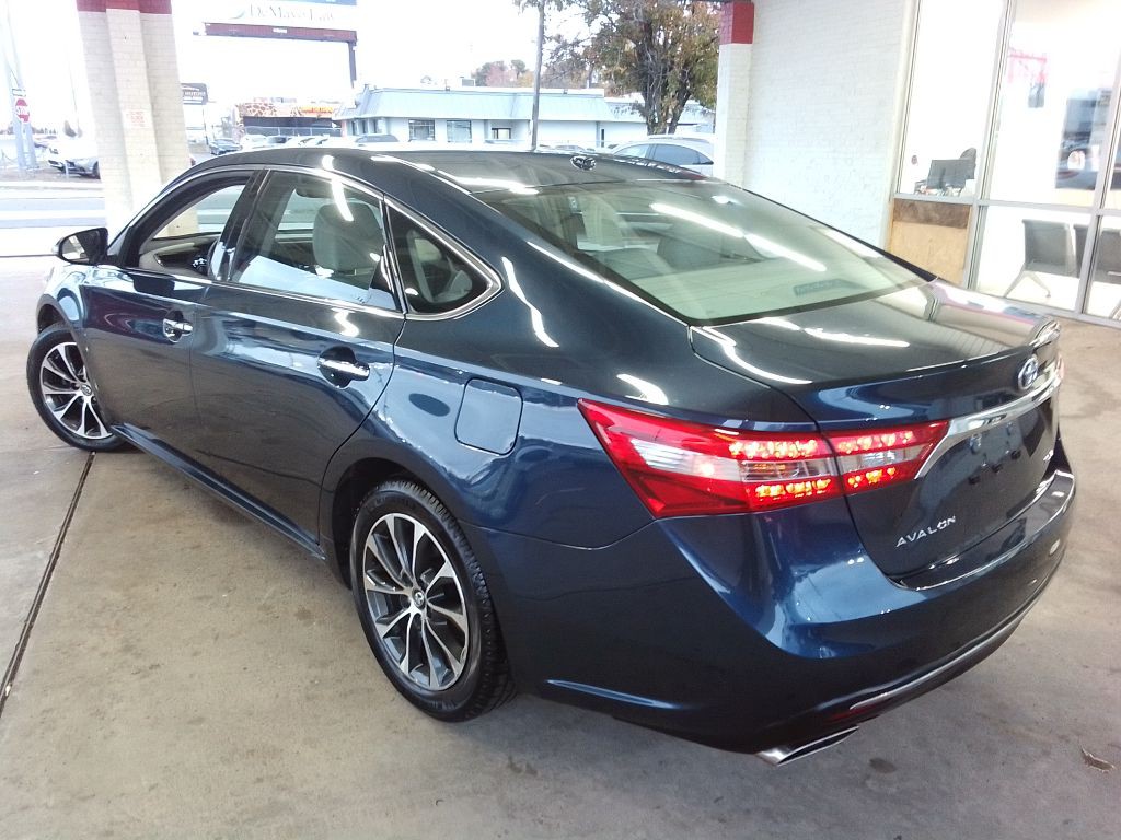 2017 Toyota Avalon Image 4