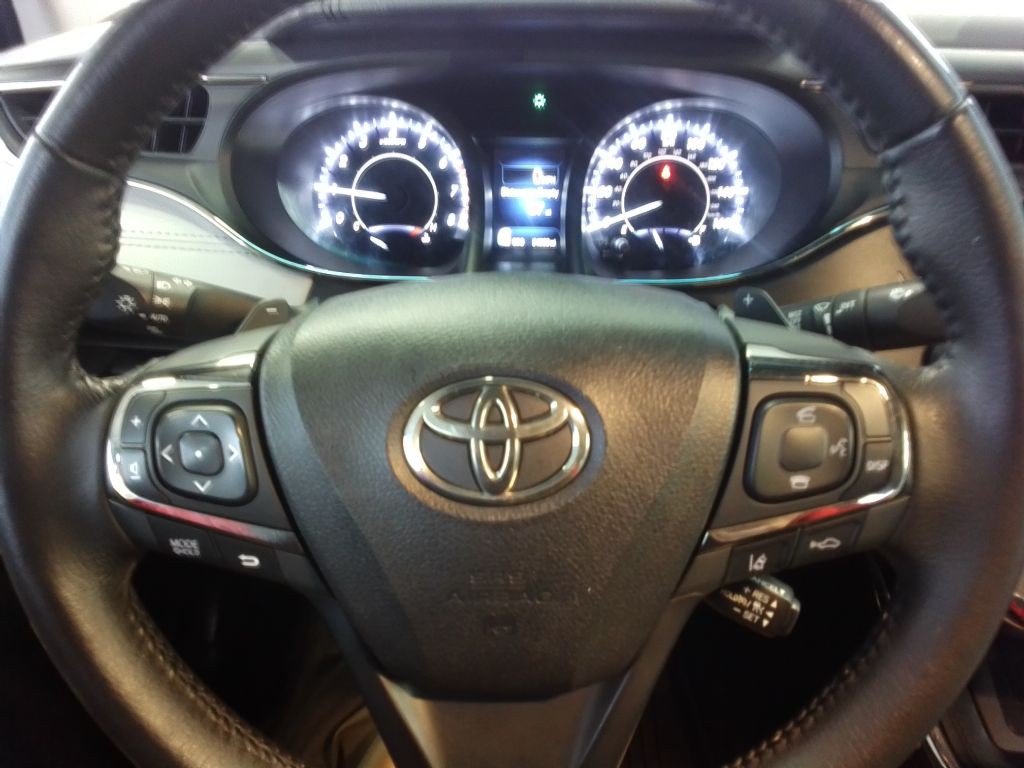 2017 Toyota Avalon Image 8