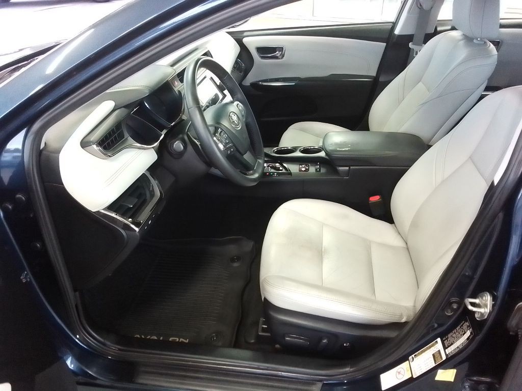 2017 Toyota Avalon Image 16