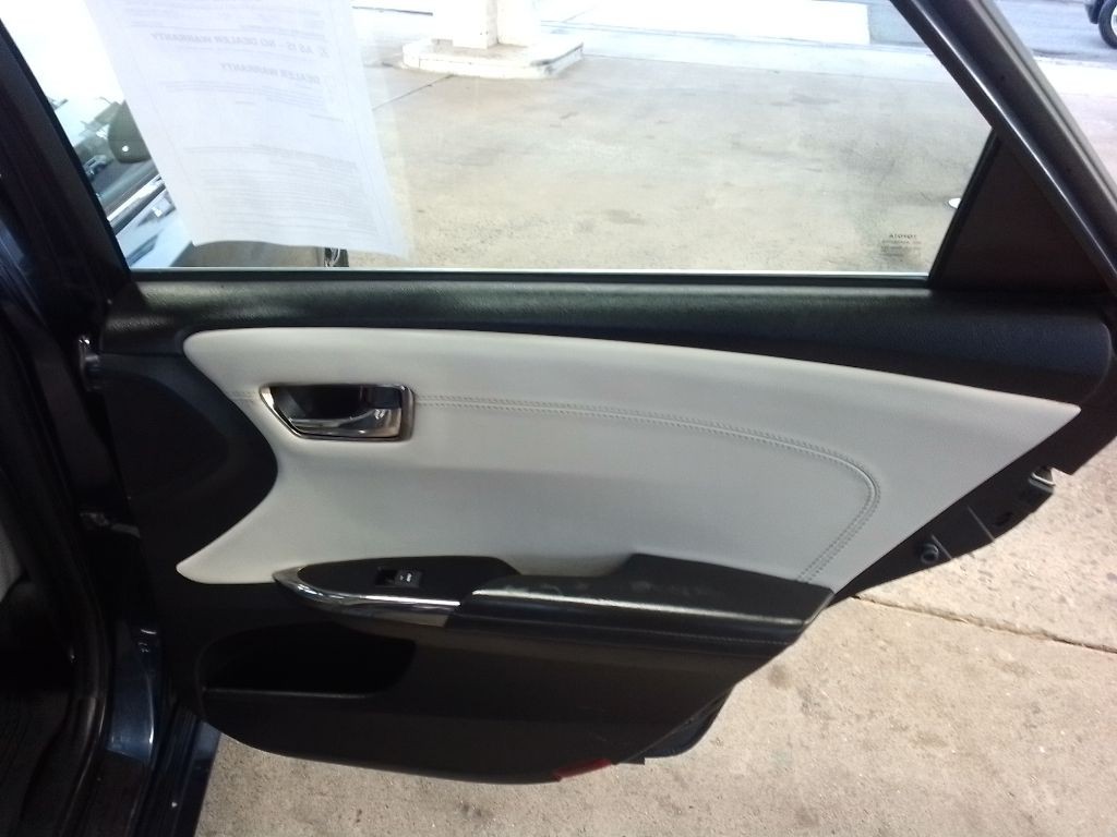 2017 Toyota Avalon Image 24