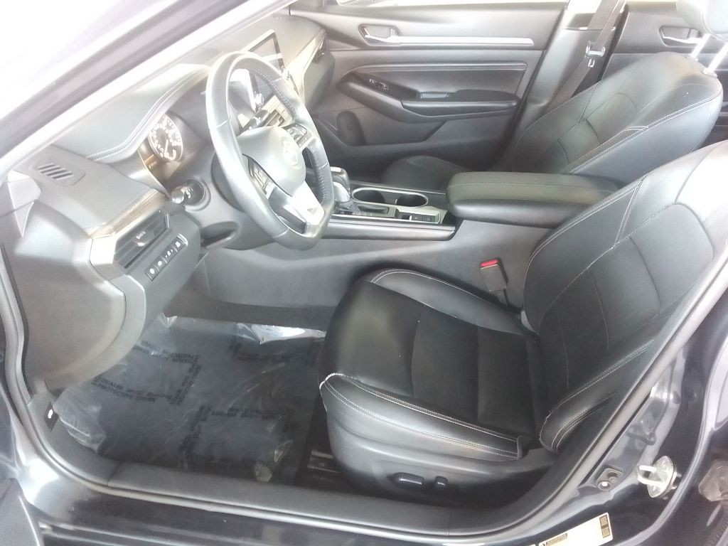 2020 Nissan Altima Image 17