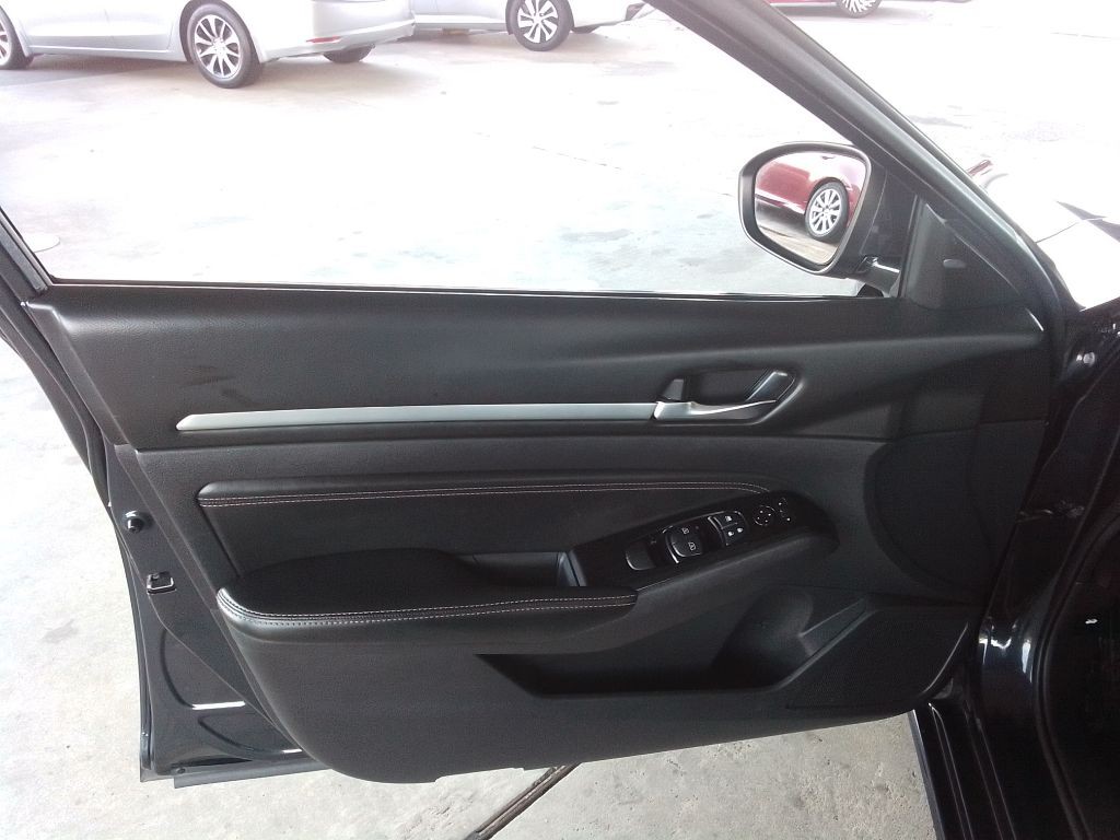 2020 Nissan Altima Image 22