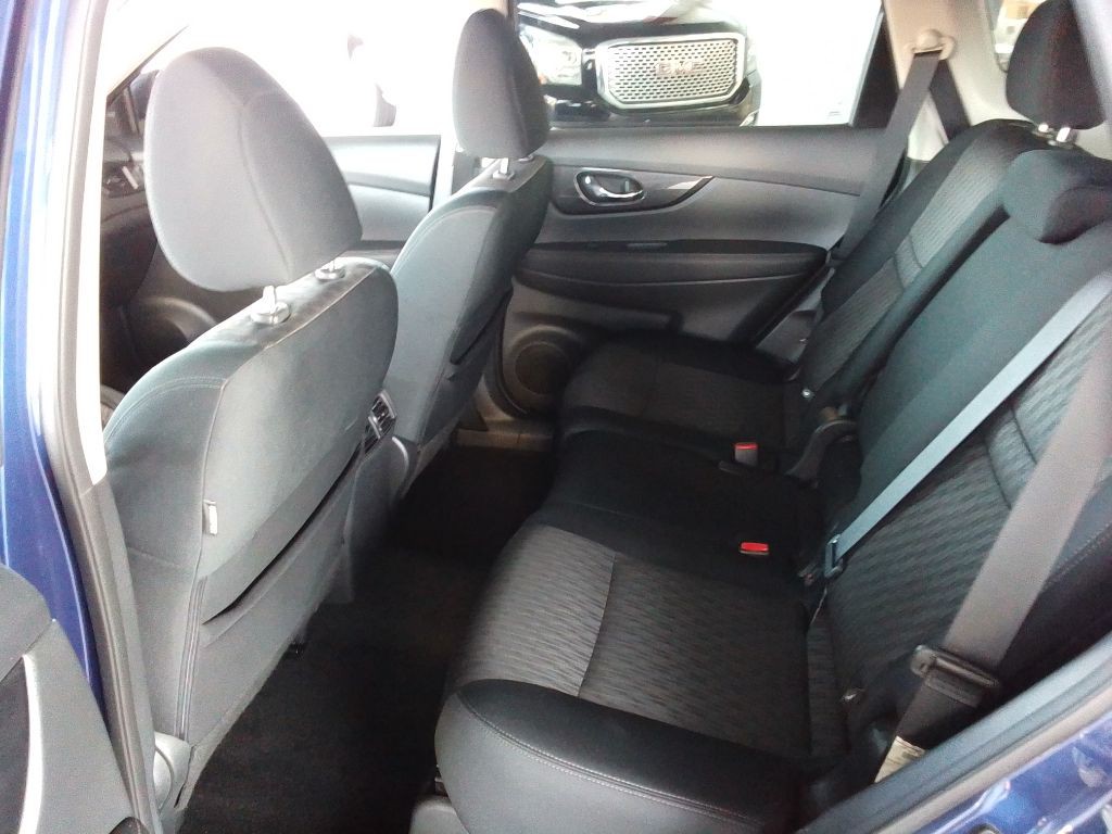 2018 Nissan Rogue Image 13