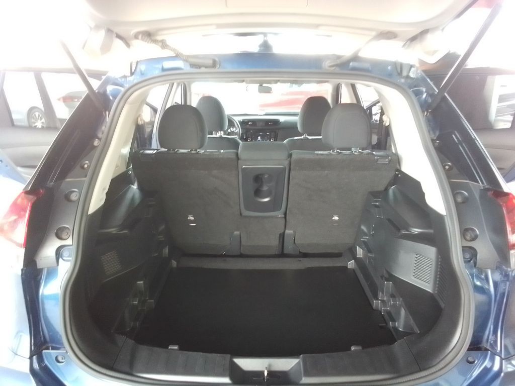 2018 Nissan Rogue Image 16