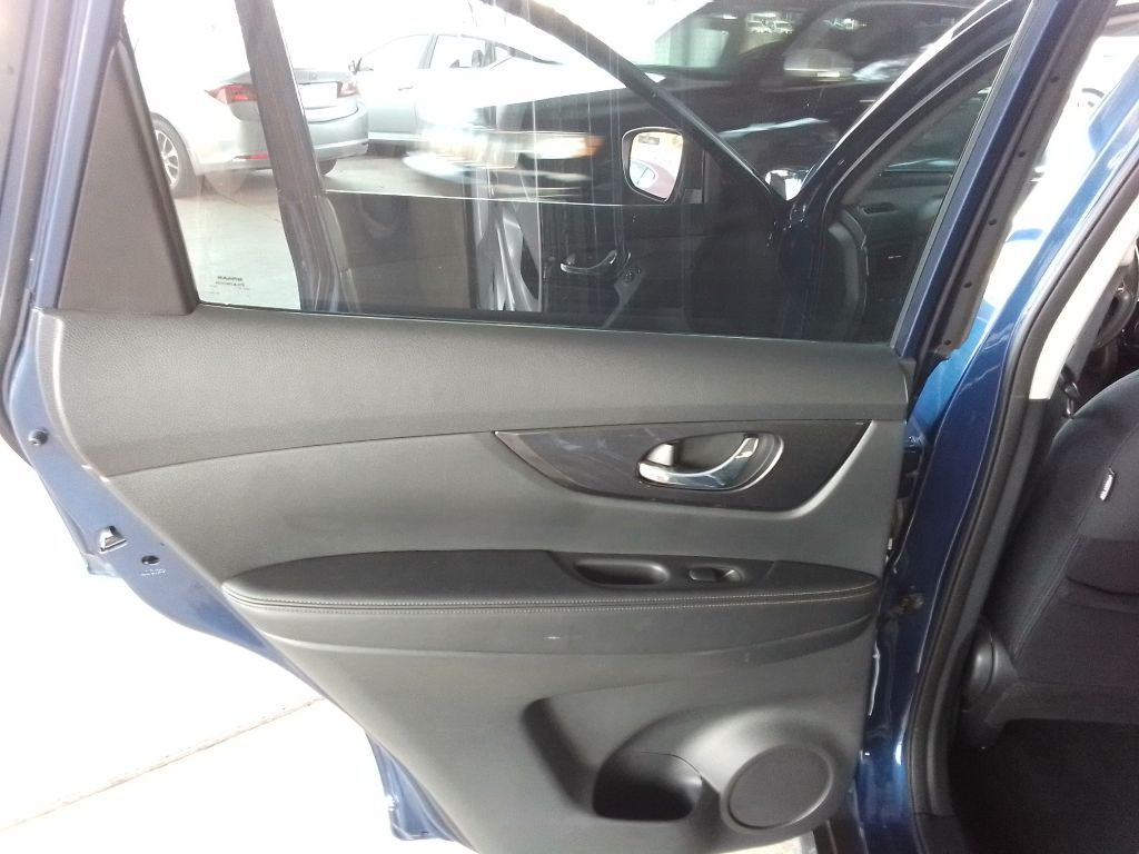 2018 Nissan Rogue Image 18